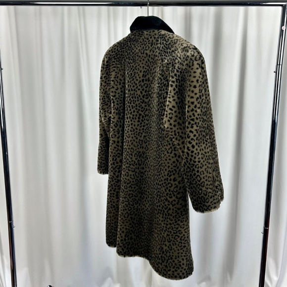 Vintage 1980s Faux Fur Winter Coat in Grey and Black - Made in Canada - M/L - Picture 8 of 10